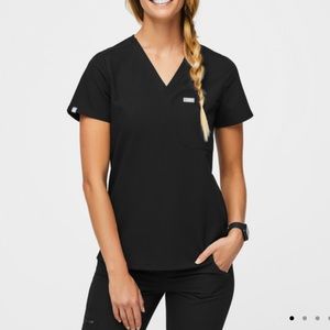 🍁FIGS CATARINA one pocket scrub top size L🍁
